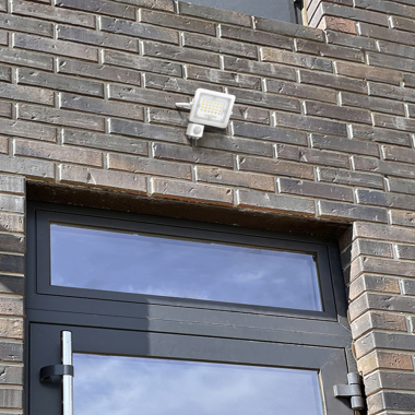 LED прожектор VIDEX F2e 20W 5000K з датчиком руху та освітленості - фото №9